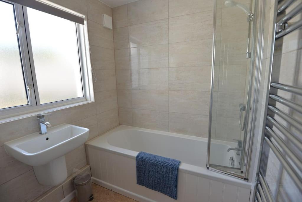 3-Bedroom Bungalow With Parking, Goldsithney, Penzance, Cornwall Perranuthnoe Ngoại thất bức ảnh